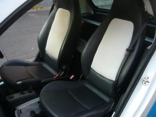 スマートフォーツークーペ ｍｈｄエディション　アイスシャイン　フルセグＴＶナビ　バックカメラ　ＥＴＣ　シートヒーター　タコメーターと時計　純正アルミ（11枚目）