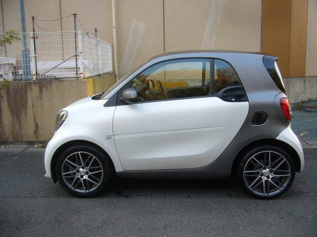 スマートフォーツークーペ BRABUS エクスクルーシブ フルセグTVナビ ETC ドライブレコーダー 本革シート シートヒーター(4枚目)