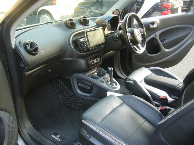 スマートフォーツークーペ BRABUS エクスクルーシブ フルセグTVナビ ETC ドライブレコーダー 本革シート シートヒーター(9枚目)