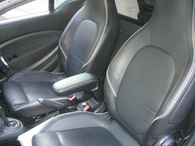 スマートフォーツークーペ BRABUS エクスクルーシブ フルセグTVナビ ETC ドライブレコーダー 本革シート シートヒーター(10枚目)