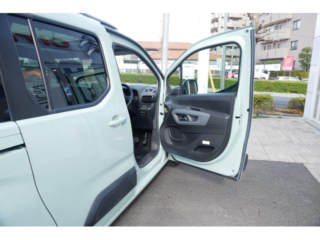 ベルランゴ シャイン　弊社下取／認定中古車保証／純正１６インチアルミホイール／アクティブクルーズコントロール／ブラインドスポットモニター／パノラミックガラスルーフ／センターコンソール／バックカメラ／パーキングセンサー（5枚目）