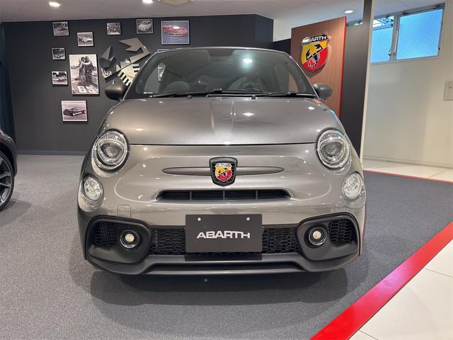 アバルト６９５ ツーリズモ　新車展示車両／生産終了モデル／アップルカープレイ／アンドロイドオート（2枚目）