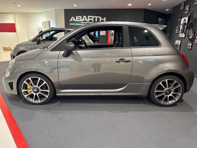 アバルト６９５ ツーリズモ　新車展示車両／生産終了モデル／アップルカープレイ／アンドロイドオート（5枚目）