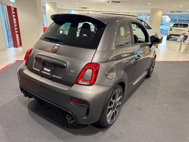 アバルト６９５ ツーリズモ　新車展示車両／生産終了モデル／アップルカープレイ／アンドロイドオート（8枚目）