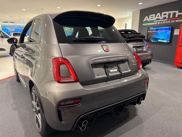アバルト６９５ ツーリズモ　新車展示車両／生産終了モデル／アップルカープレイ／アンドロイドオート（9枚目）