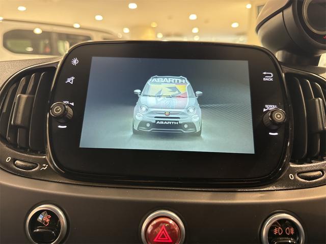 アバルト６９５ ツーリズモ　新車展示車両／生産終了モデル／アップルカープレイ／アンドロイドオート（10枚目）