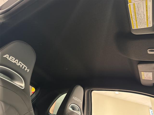 アバルト６９５ ツーリズモ　新車展示車両／生産終了モデル／アップルカープレイ／アンドロイドオート（12枚目）