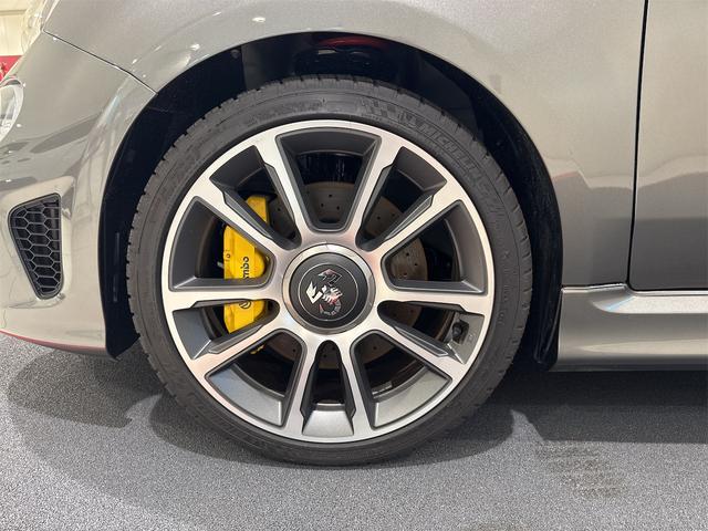 アバルト６９５ ツーリズモ　新車展示車両／生産終了モデル／アップルカープレイ／アンドロイドオート（19枚目）