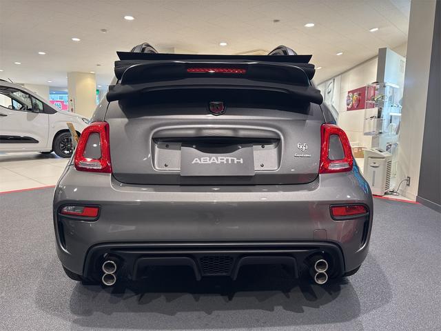アバルト６９５Ｃ ツーリズモ　新車展示車両／生産終了モデル／電動ソフトトップ／アップルカープレイ／アンドロイドオート（3枚目）
