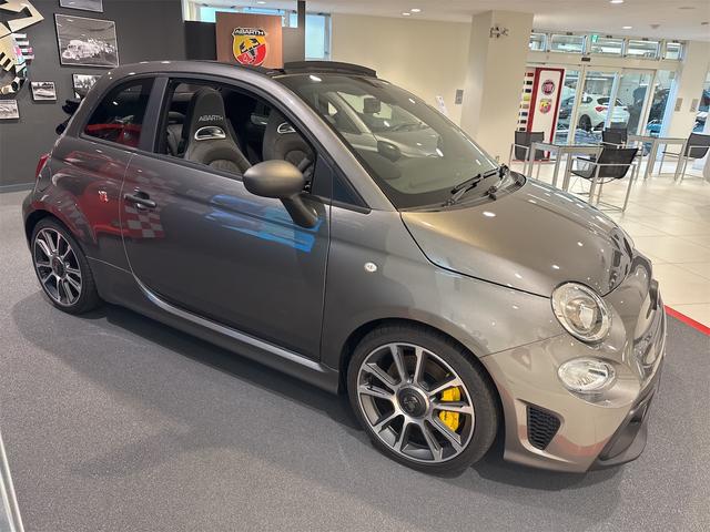 アバルト６９５Ｃ ツーリズモ　新車展示車両／生産終了モデル／電動ソフトトップ／アップルカープレイ／アンドロイドオート（4枚目）