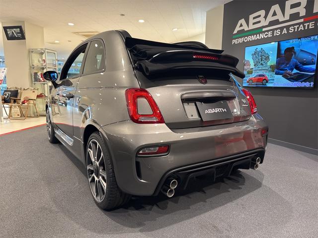 アバルト６９５Ｃ ツーリズモ　新車展示車両／生産終了モデル／電動ソフトトップ／アップルカープレイ／アンドロイドオート（9枚目）