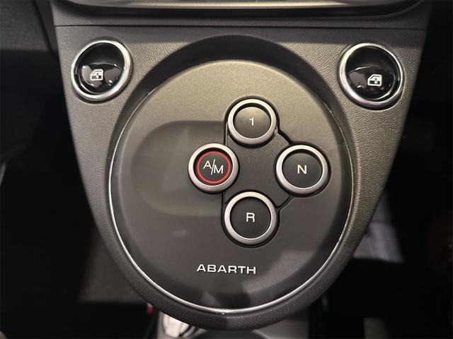 アバルト６９５Ｃ ツーリズモ　新車展示車両／生産終了モデル／電動ソフトトップ／アップルカープレイ／アンドロイドオート（11枚目）