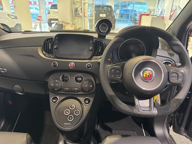 アバルト６９５Ｃ ツーリズモ　新車展示車両／生産終了モデル／電動ソフトトップ／アップルカープレイ／アンドロイドオート（15枚目）