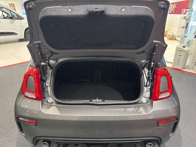 アバルト６９５Ｃ ツーリズモ　新車展示車両／生産終了モデル／電動ソフトトップ／アップルカープレイ／アンドロイドオート（18枚目）