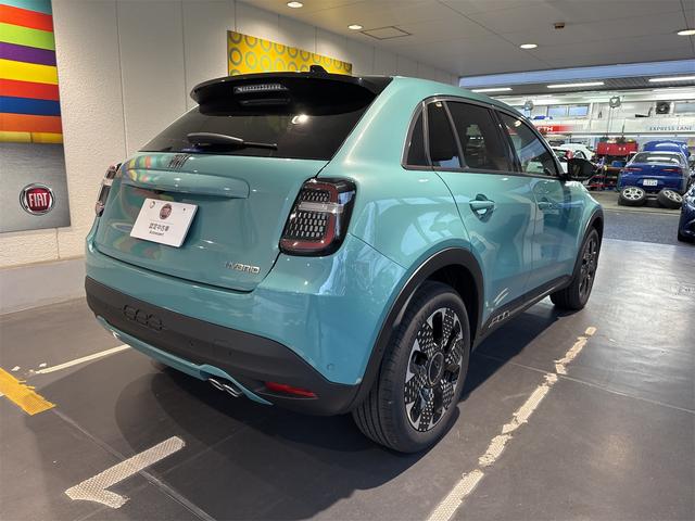 ６００ハイブリッド ラ　プリマ　試乗車／現行モデル／ナビゲーション標準装備／アップルカープレイ／アンドロイドオート／マイルドハイブリッド／ＦＩＡＴ　Ｃｏｎｎｅｃｔ／ＡＤＡＳ標準装備（8枚目）