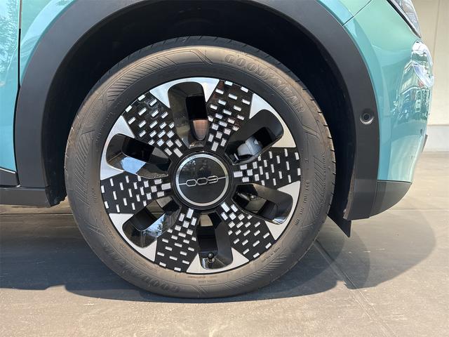 ６００ハイブリッド ラ　プリマ　試乗車／現行モデル／ナビゲーション標準装備／アップルカープレイ／アンドロイドオート／マイルドハイブリッド／ＦＩＡＴ　Ｃｏｎｎｅｃｔ／ＡＤＡＳ標準装備（19枚目）