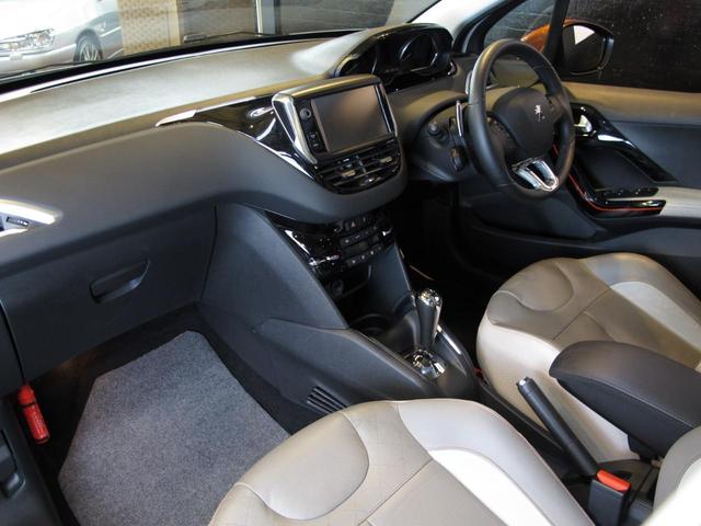 ロラン ギャロス 国内100台限定車 専用レザーシート シートヒーター 純正ナビTV バックカメラ 禁煙車 ガラスルーフ Bluetooth 専用刺繍インテリア バックソナー パドル付セミAT 純正16インチAW(24枚目)