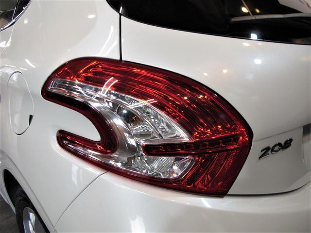 ロラン ギャロス 国内100台限定車 禁煙車 専用レザーシート シートヒーター 純正フルセグTVナビ ガラスルーフ Bluetooth 専用刺繍インテリア バックソナー パドル付セミAT 純正16インチAW(70枚目)
