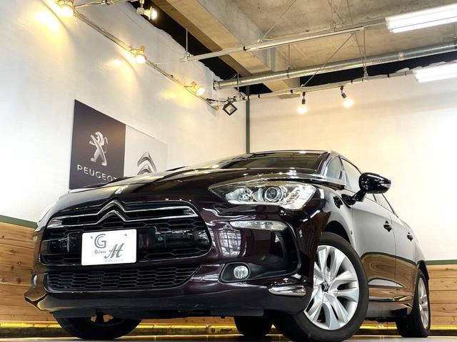 ＤＳ５ フォーブール・アディクト　国内３５台限定車　禁煙車　専用色Ｃｒｉｏｌｌｏレザーシート　専用ボディーカラー　純正フルセグＴＶナビ　１０スピーカーＤＥＮＯＮ　ＨｉＦｉ　システム　ＥＴＣ（6枚目）