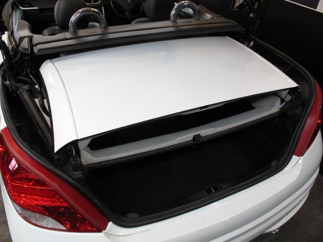 CC グリフ 禁煙車 後期型 4人乗りオープンカー 黒レザーシート シートヒーター ハードトップ 社外2DINナビ 社外HDDナビ バックカメラ 盗難防止装置 純正17インチAW(35枚目)