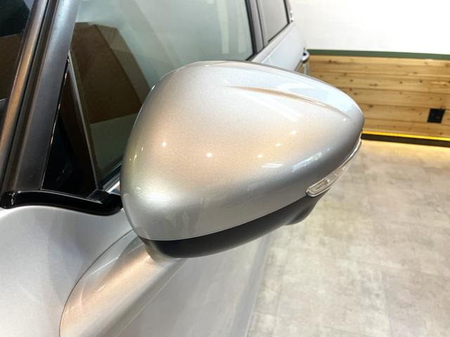 Ｃ４ ピカソ エクスクルーシブ　１．６Ｌターボ　　純正ナビ　３６０°カメラ　パノラミックガラスルーフ　ブラインドスポットモニタ－　　Ｂｌｕｅｔｏｏｔｈ　ＨＩＤ　パドルシフト　純正１６インチＡＷ（12枚目）