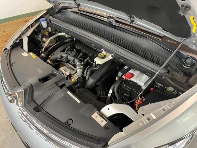 Ｃ４ ピカソ エクスクルーシブ　１．６Ｌターボ　　純正ナビ　３６０°カメラ　パノラミックガラスルーフ　ブラインドスポットモニタ－　　Ｂｌｕｅｔｏｏｔｈ　ＨＩＤ　パドルシフト　純正１６インチＡＷ（30枚目）