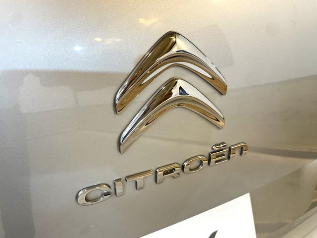 Ｃ４ ピカソ エクスクルーシブ　１．６Ｌターボ　　純正ナビ　３６０°カメラ　パノラミックガラスルーフ　ブラインドスポットモニタ－　　Ｂｌｕｅｔｏｏｔｈ　ＨＩＤ　パドルシフト　純正１６インチＡＷ（37枚目）