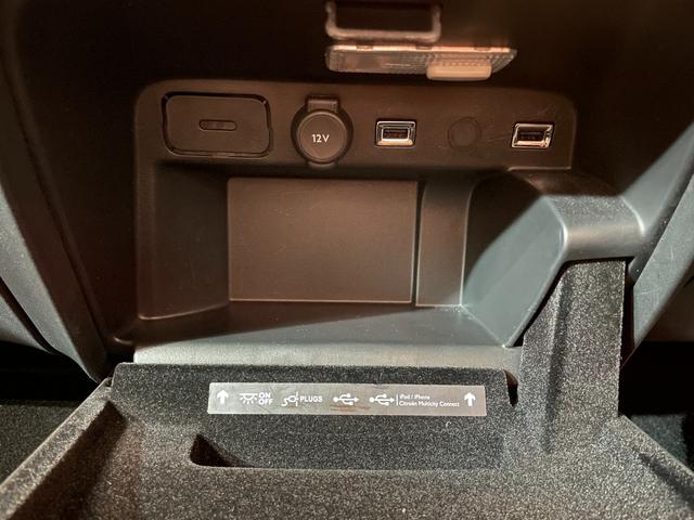 Ｃ４ ピカソ エクスクルーシブ　１．６Ｌターボ　　純正ナビ　３６０°カメラ　パノラミックガラスルーフ　ブラインドスポットモニタ－　　Ｂｌｕｅｔｏｏｔｈ　ＨＩＤ　パドルシフト　純正１６インチＡＷ（75枚目）