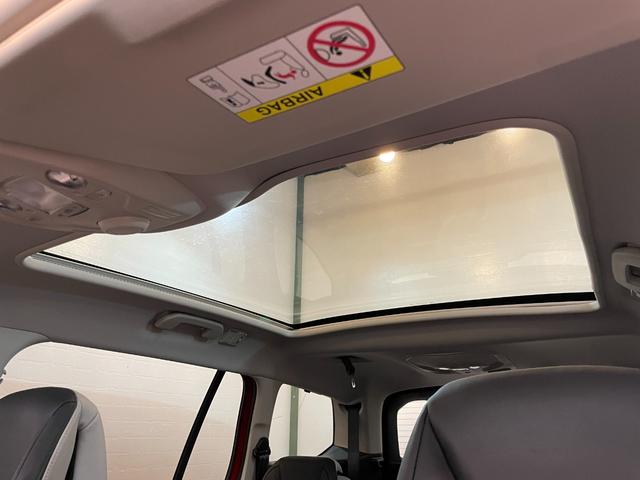 グランドC4 スペースツアラー シャイン ブルーHDi 直列4気筒ディーゼルターボエンジン レザーシート&オットマン 6速AT 3列7人乗りパノラマルーフ 純正フルセグTVナビ AppleCarPlay Bluetooth 全周囲カメラ 純正17インチAW(10枚目)