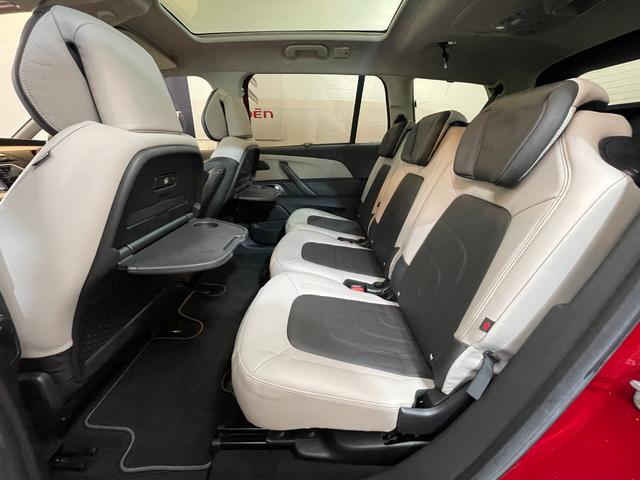 グランドC4 スペースツアラー シャイン ブルーHDi 直列4気筒ディーゼルターボエンジン レザーシート&オットマン 6速AT 3列7人乗りパノラマルーフ 純正フルセグTVナビ AppleCarPlay Bluetooth 全周囲カメラ 純正17インチAW(16枚目)