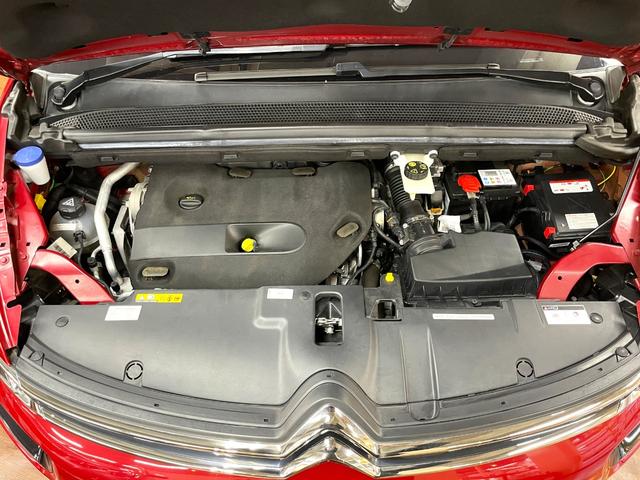 グランドC4 スペースツアラー シャイン ブルーHDi 直列4気筒ディーゼルターボエンジン レザーシート&オットマン 6速AT 3列7人乗りパノラマルーフ 純正フルセグTVナビ AppleCarPlay Bluetooth 全周囲カメラ 純正17インチAW(32枚目)