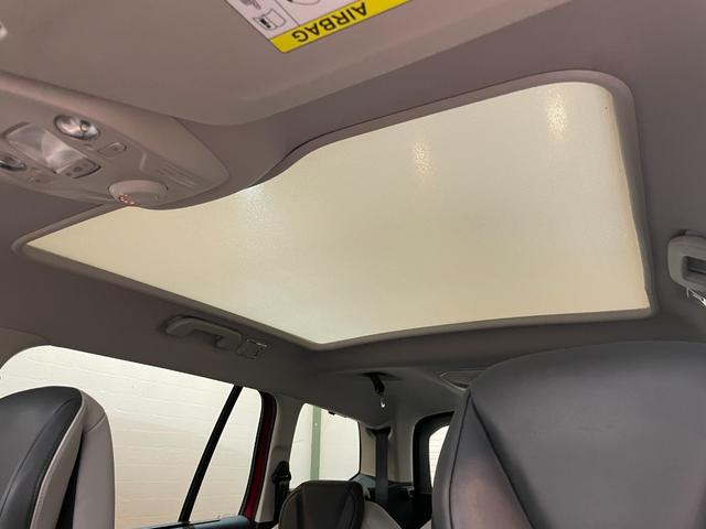 グランドC4 スペースツアラー シャイン ブルーHDi 直列4気筒ディーゼルターボエンジン レザーシート&オットマン 6速AT 3列7人乗りパノラマルーフ 純正フルセグTVナビ AppleCarPlay Bluetooth 全周囲カメラ 純正17インチAW(74枚目)