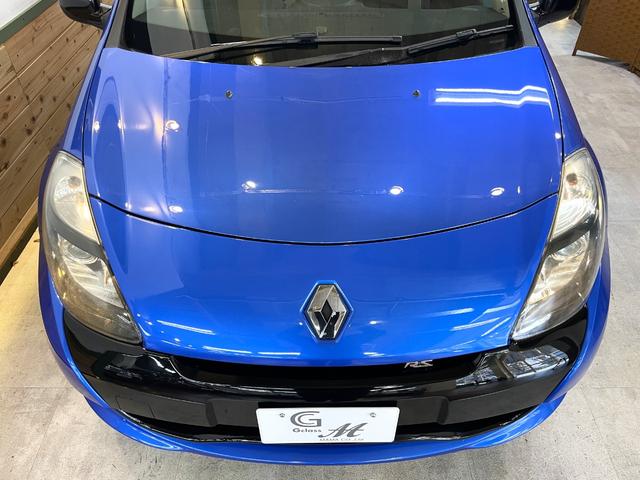 フロントのルノーマークがまた渋いですね♪