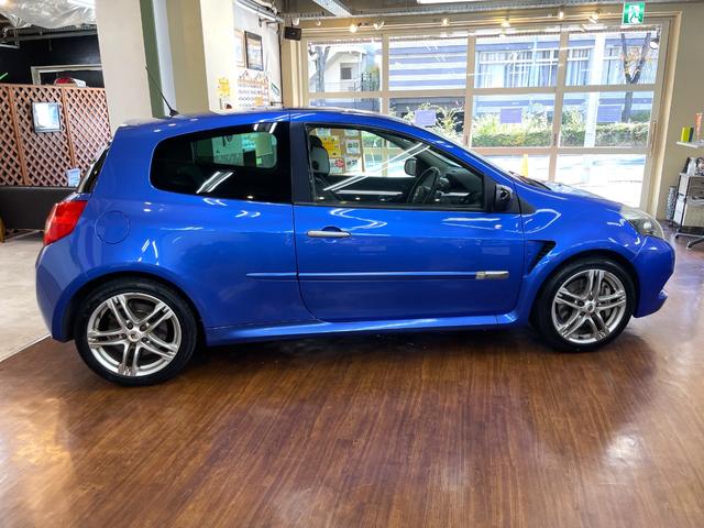 右側面の状態でございます。