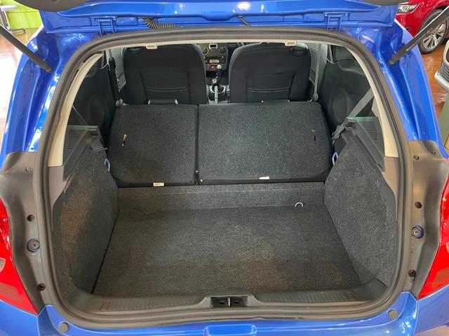 実用的なラゲッジスペース。リアシートを倒せば更に広く使えます。