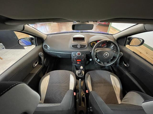 シンプルで使い勝手のいいインテリア♪