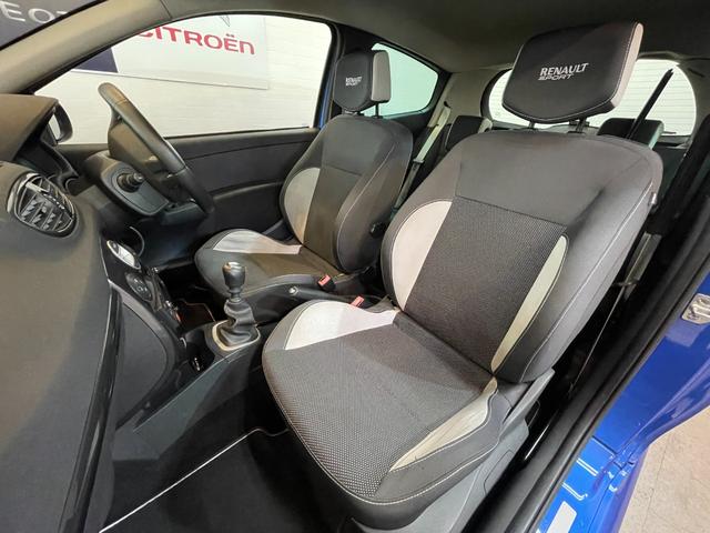 ＲＳ専用シートとなっており、横方向のサポートも良く、しっかりホールドしてくれます！