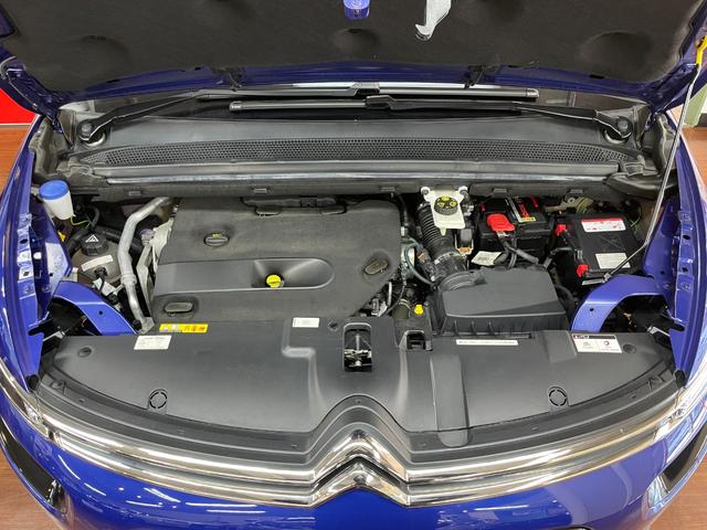 グランドＣ４ ピカソ フィール　ブルーＨＤｉ　３列７人乗り　ガラスルーフ　前後ドラレコ　バックカメラ　３６０°カメラ　ＥＴＣ　純正フルセグナビ　電動リアゲート　Ｂｌｕｅｔｏｏｔｈ　２Ｌ　ディーゼルターボエンジン　６速ＡＴ　ＵＳＢ入力端子（15枚目）