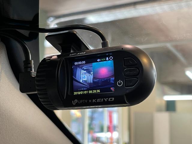 グランドＣ４ ピカソ フィール　ブルーＨＤｉ　３列７人乗り　ガラスルーフ　前後ドラレコ　バックカメラ　３６０°カメラ　ＥＴＣ　純正フルセグナビ　電動リアゲート　Ｂｌｕｅｔｏｏｔｈ　２Ｌ　ディーゼルターボエンジン　６速ＡＴ　ＵＳＢ入力端子（24枚目）