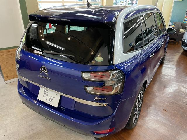 グランドＣ４ ピカソ フィール　ブルーＨＤｉ　３列７人乗り　ガラスルーフ　前後ドラレコ　バックカメラ　３６０°カメラ　ＥＴＣ　純正フルセグナビ　電動リアゲート　Ｂｌｕｅｔｏｏｔｈ　２Ｌ　ディーゼルターボエンジン　６速ＡＴ　ＵＳＢ入力端子（64枚目）