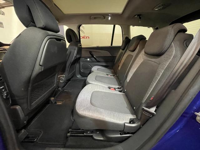 グランドＣ４ ピカソ フィール　ブルーＨＤｉ　３列７人乗り　ガラスルーフ　前後ドラレコ　バックカメラ　３６０°カメラ　ＥＴＣ　純正フルセグナビ　電動リアゲート　Ｂｌｕｅｔｏｏｔｈ　２Ｌ　ディーゼルターボエンジン　６速ＡＴ　ＵＳＢ入力端子（68枚目）