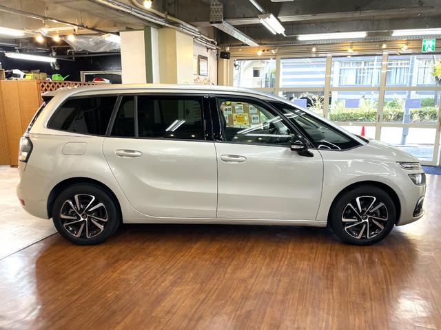 グランドC4 スペースツアラー シャイン ブルーHDi 希少レザーシート(マッサージ機能付) 2Lディーゼルターボ 8速AT 3列7人乗 前後ドラレコ Mirror Link ETC シートヒーター 助手席オットマン アダプティブクルーズコントロール(7枚目)