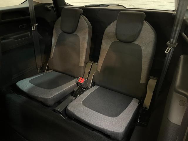 グランドC4 スペースツアラー シャイン ブルーHDi 3列7人乗り ガラスルーフ Bカメラ 360°カメラ ETC 電動リアゲート 純正フルセグナビ AppleCarplay Bluetooth 2L ディーゼルターボエンジン 6速AT USB入力端子(13枚目)