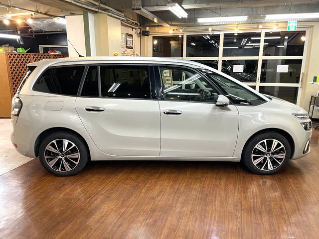 グランドC4 スペースツアラー シャイン ブルーHDi 3列7人乗り ガラスルーフ Bカメラ 360°カメラ ETC 電動リアゲート 純正フルセグナビ AppleCarplay Bluetooth 2L ディーゼルターボエンジン 6速AT USB入力端子(59枚目)