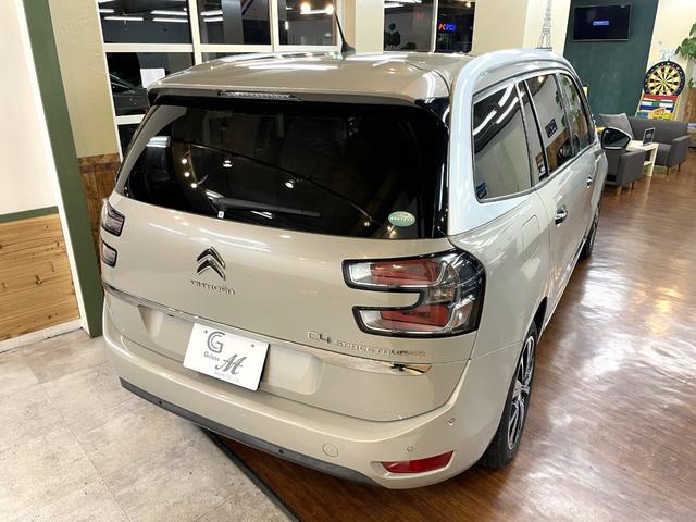 グランドC4 スペースツアラー シャイン ブルーHDi 3列7人乗り ガラスルーフ Bカメラ 360°カメラ ETC 電動リアゲート 純正フルセグナビ AppleCarplay Bluetooth 2L ディーゼルターボエンジン 6速AT USB入力端子(64枚目)