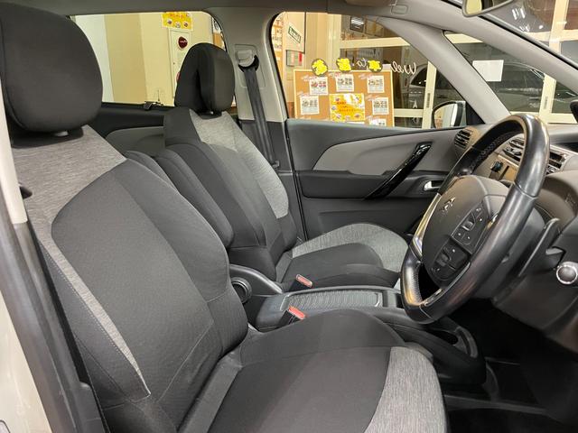 グランドC4 スペースツアラー シャイン ブルーHDi 3列7人乗り ガラスルーフ Bカメラ 360°カメラ ETC 電動リアゲート 純正フルセグナビ AppleCarplay Bluetooth 2L ディーゼルターボエンジン 6速AT USB入力端子(77枚目)