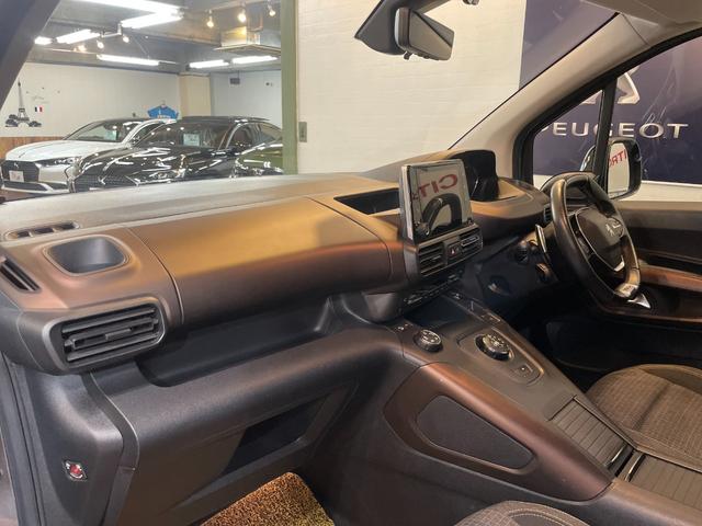 リフター ＧＴライン　ファースト　リミテッド　特別仕様車　マルチパノラミックルーフ　ｉ－Ｃｏｃｋｐｉｔ　アドバンスドグリップコントロール　１７インチアルミホイール　Ｂｌｕｅｔｏｏｔｈ　Ａｐｐｌｅ　Ｃａｒｐｌａｙ　Ａｎｄｒｏｉｄ　Ａｕｔｏ　ＥＴＣ（9枚目）