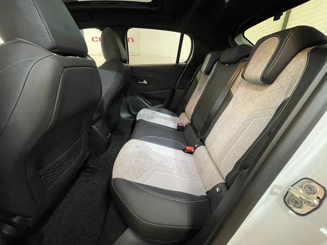 208 GT 8速AT 1.2Lターボ パノラマガラスルーフ ハーフレザーシート 純正ディスプレイオーディオ Apple car play Android Auto アクティブセーフティブレーキ Bモニター(11枚目)