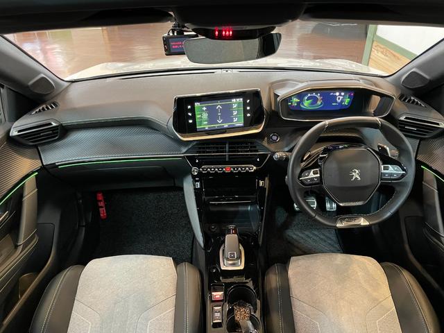 208 GT 8速AT 1.2Lターボ パノラマガラスルーフ ハーフレザーシート 純正ディスプレイオーディオ Apple car play Android Auto アクティブセーフティブレーキ Bモニター(21枚目)