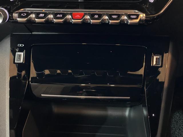 208 GT 8速AT 1.2Lターボ パノラマガラスルーフ ハーフレザーシート 純正ディスプレイオーディオ Apple car play Android Auto アクティブセーフティブレーキ Bモニター(63枚目)